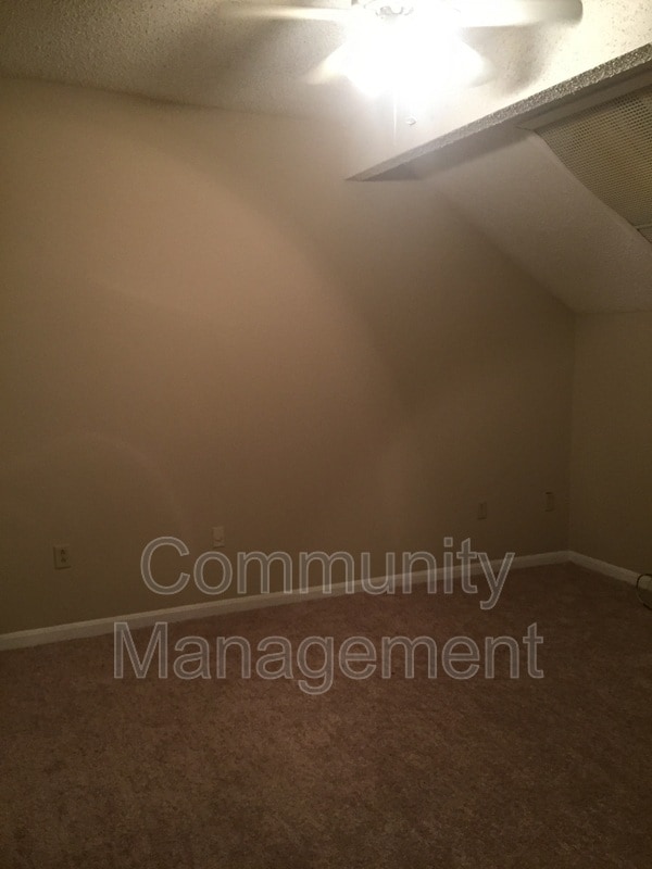 Building Photo - 1540 Sharlo Ave
