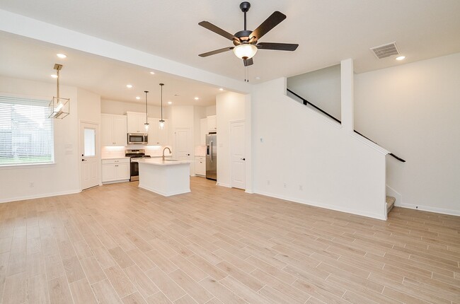 Building Photo - 130 W Coralburst Lp