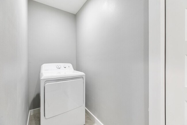 Building Photo - 4 Augusta Dr