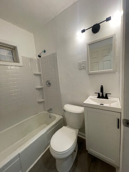 Building Photo - 118 Bermuda Ave