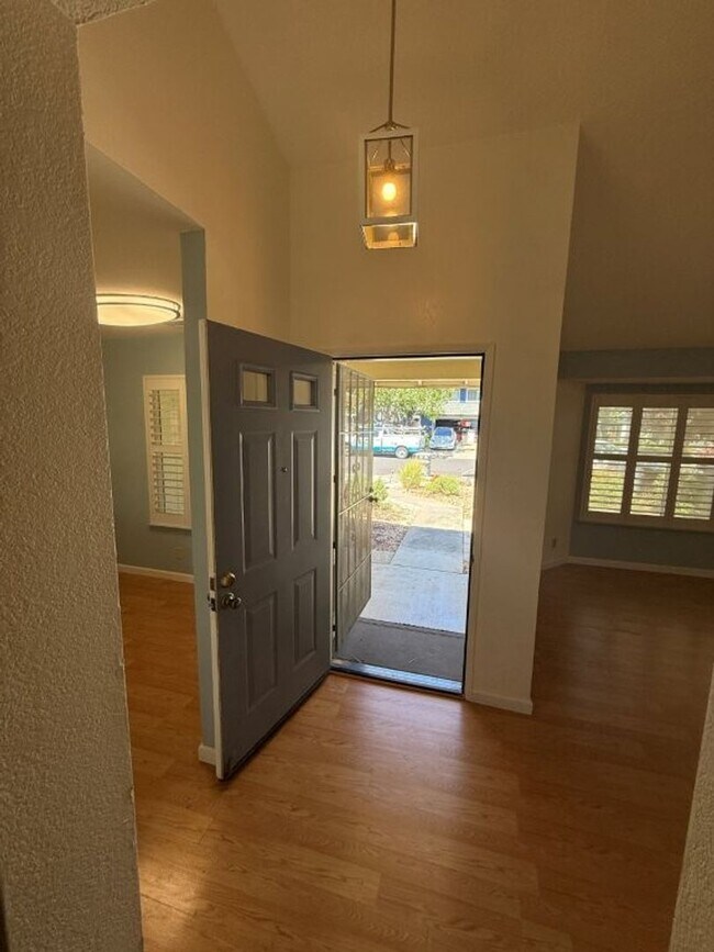 Building Photo - Modern 4 Bedroom One Story *Vacaville