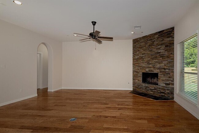 Building Photo - 8858 Van Allen Dr