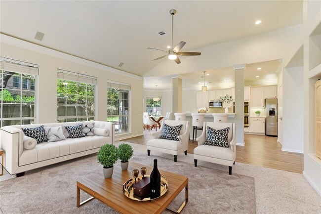 Building Photo - 10030 Estancia Ln