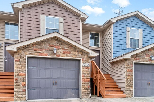 Building Photo - 1719 Thistlewood Dr