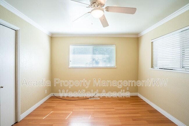 Building Photo - 542 150 E