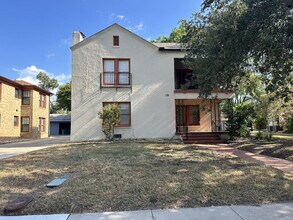 Building Photo - "Spacious 3-Bedroom San Antonio Gem with A...