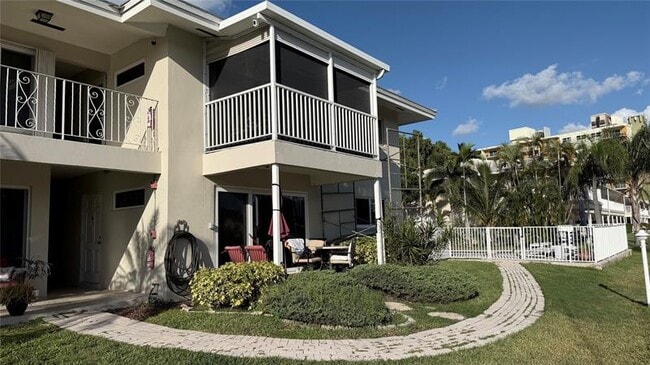 Building Photo - 2850 NE 30th St