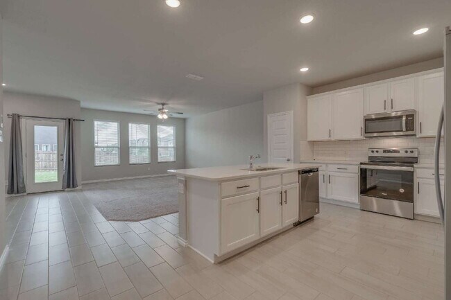 Building Photo - Charming 4-Bedroom Home in Eagle Mountain-...