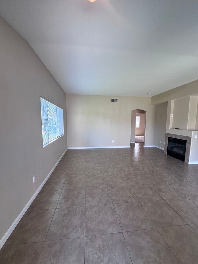 Building Photo - 4404 Pebble Creek Dr