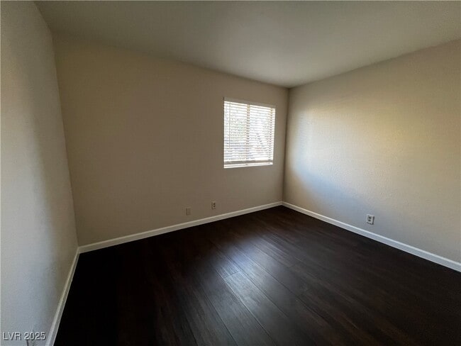 Building Photo - 5021 River Glen Dr