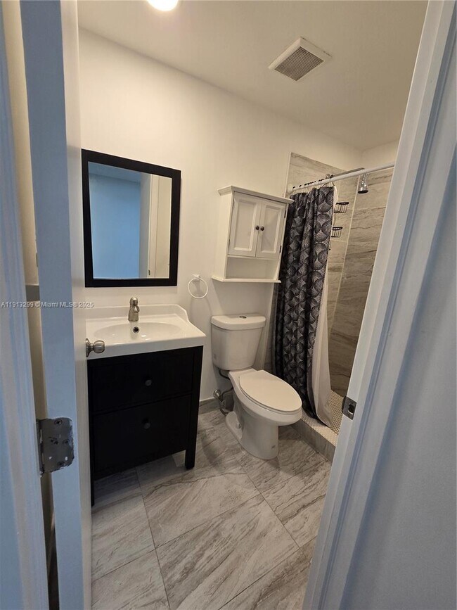 Building Photo - 1629 SW 6th St