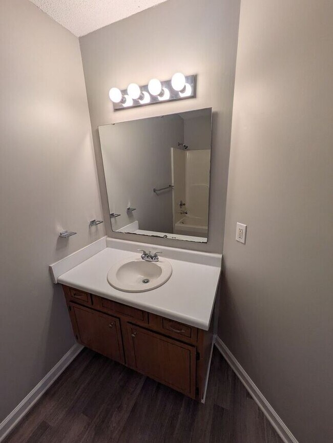 Building Photo - 2BD/1BA Unit at The Squires in Newton, NC