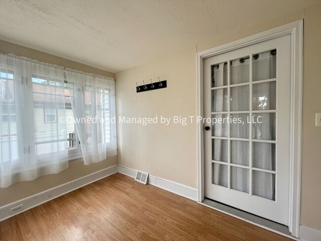 Building Photo - Charming three bedroom cottage in Claymont