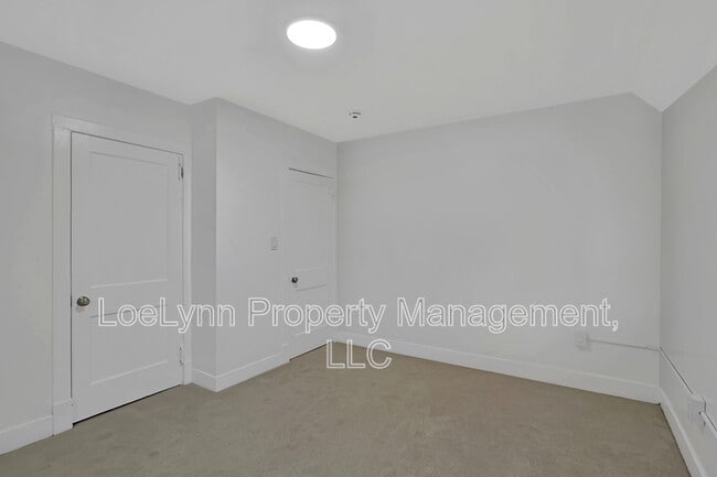 Building Photo - 822 Greene St