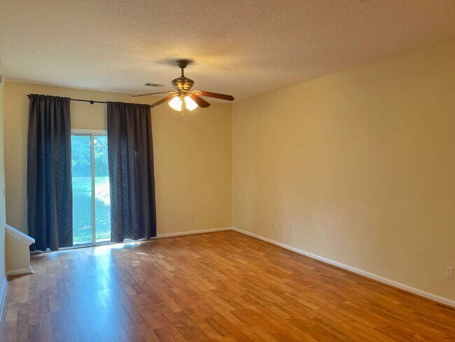 Building Photo - The Gables 2BR | 2.5BA Townhome!