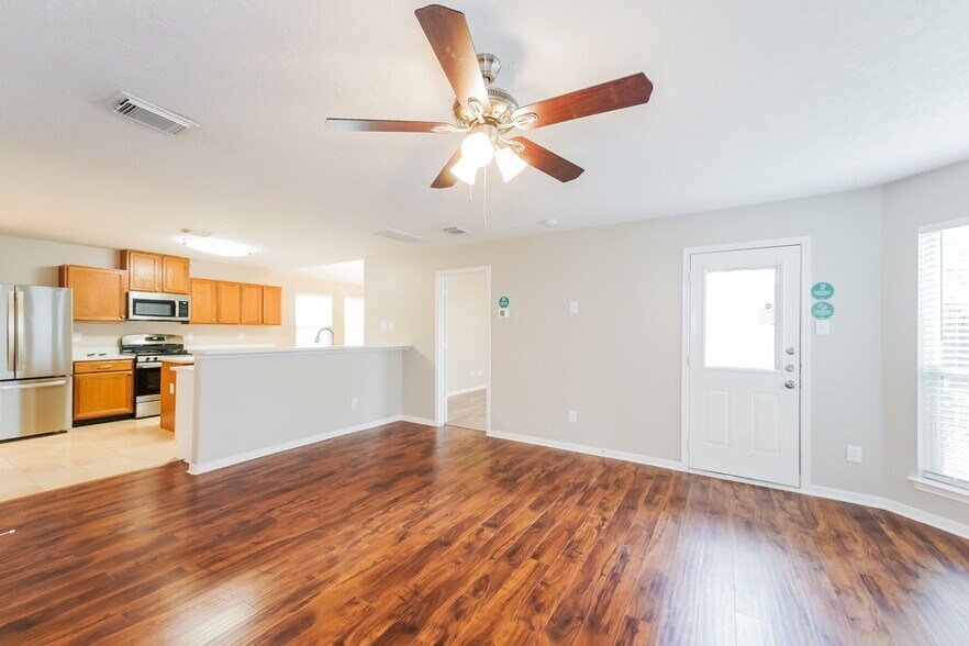 Building Photo - 14814 Dorray Ln
