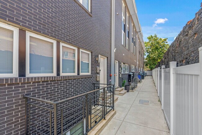 Building Photo - 1224 N 26th St