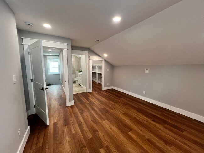 Building Photo - 1724 Highland Ave