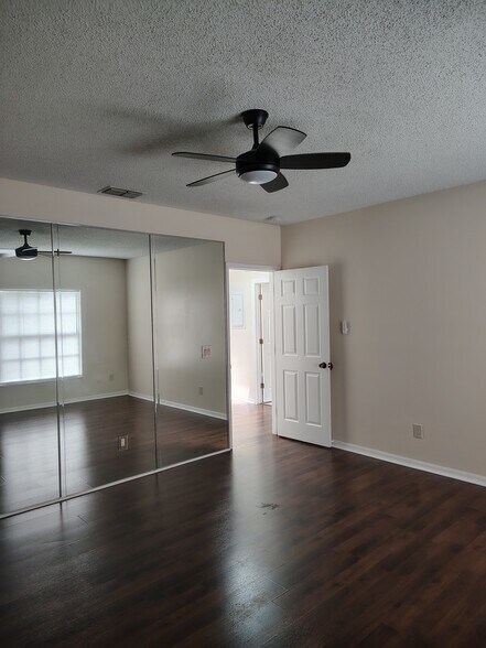 Building Photo - 1074 Universal Rest Pl