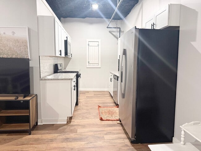 Building Photo - 209 S Church St