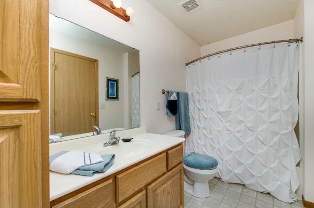 Building Photo - 14 Bridgewater Trl