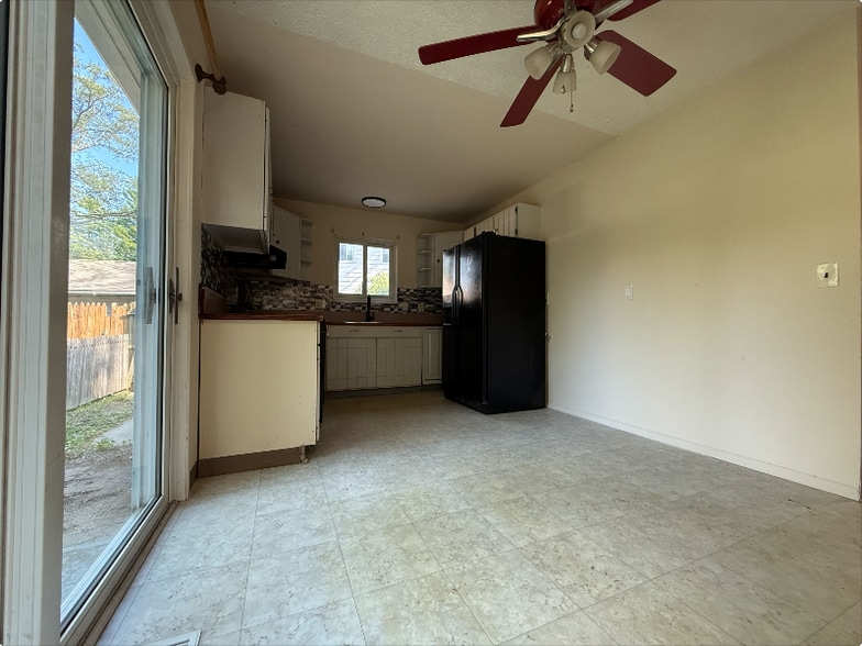 Building Photo - 5840 Monticello Dr