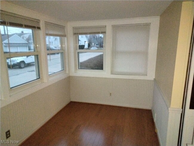 Building Photo - 7608 Ridgefield Ave