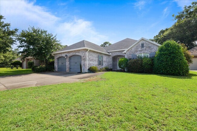 Building Photo - 4 Bedroom in Niceville!