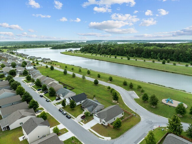 Building Photo - 400 Louisia Mae Way