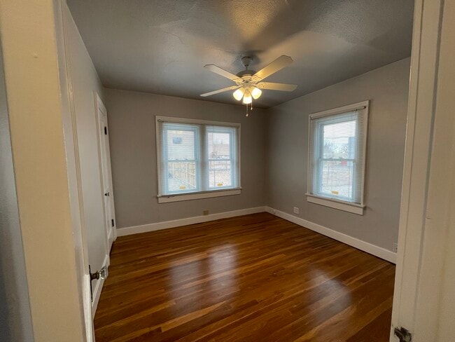 Building Photo - 405 Vassar Dr SE