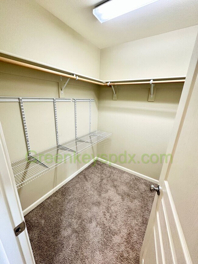Building Photo - Gorgeous 3-Bedroom 2.5-Bathroom House with...