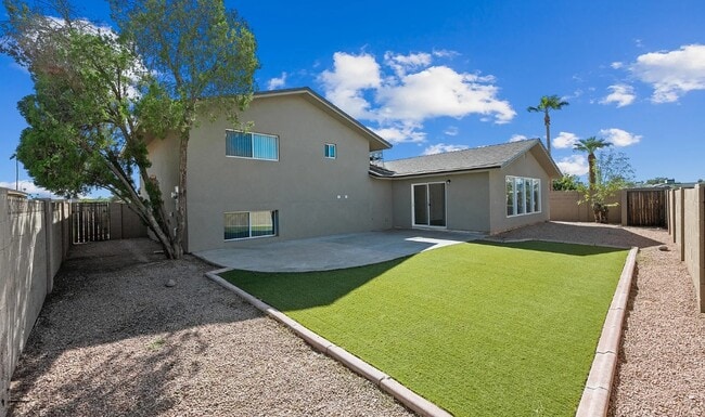 Building Photo - 1720 E Hermosa Dr