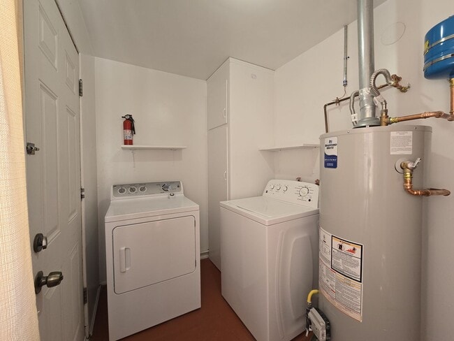 Building Photo - 2412 Rosina St