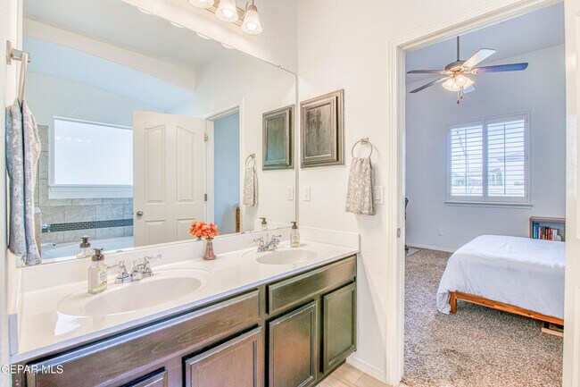 Building Photo - 7517 Red Cedar Dr