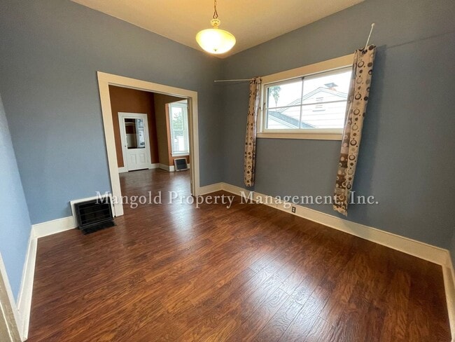 Building Photo - Beautiful Victorian Style 3-Bedroom Home C...