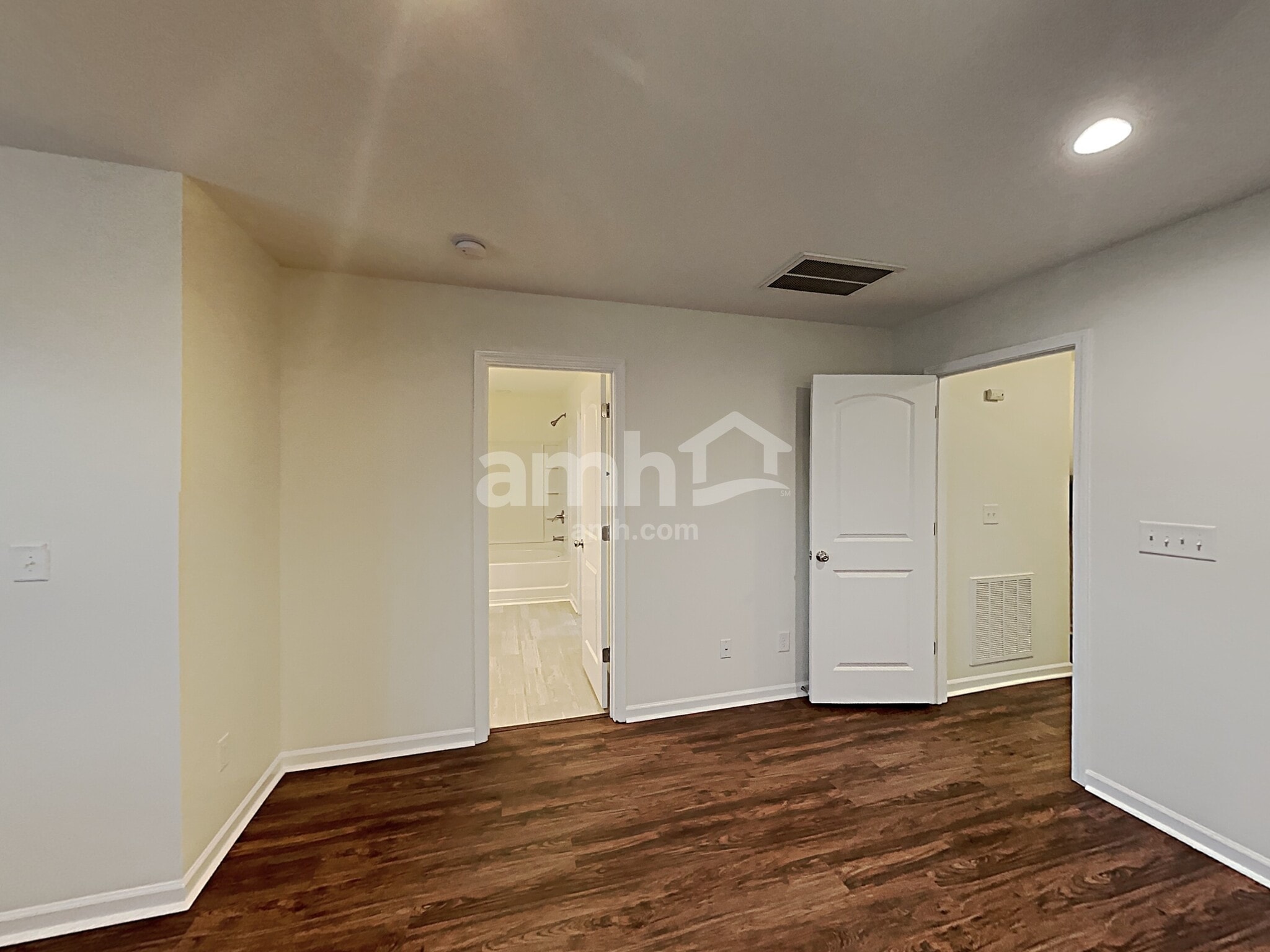 Building Photo - 500 Horseman Park Pl