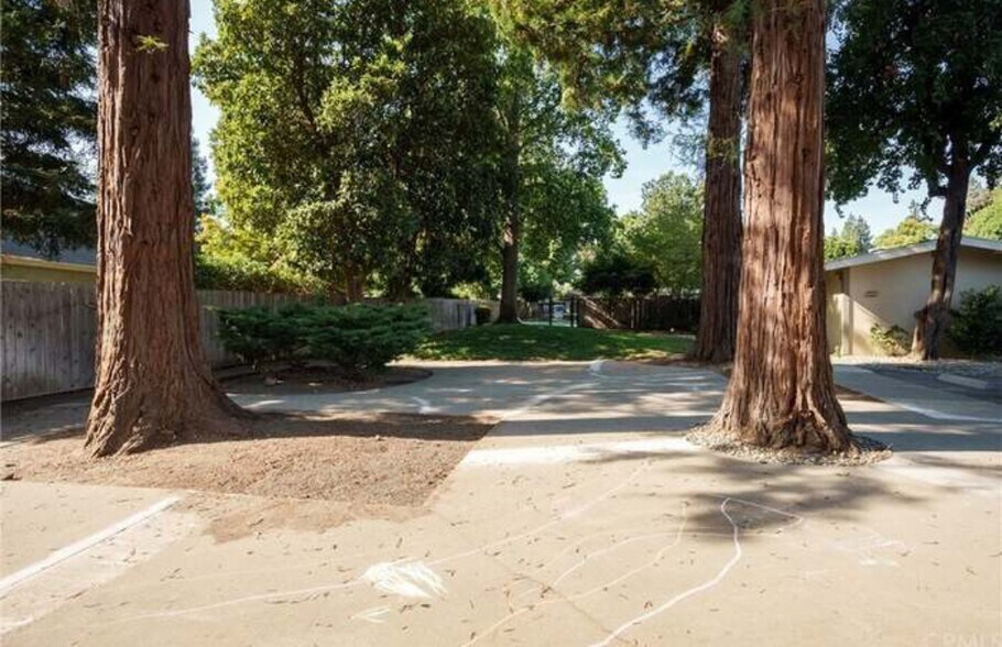 Building Photo - 139 W Lassen Ave