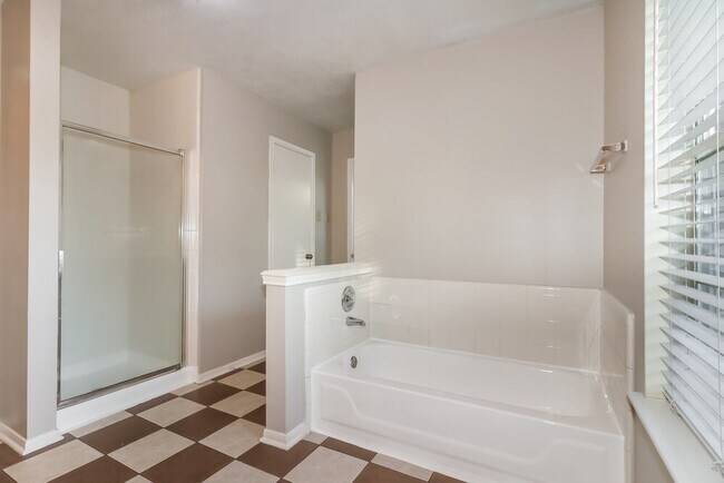 Building Photo - 8234 Worthington Dr