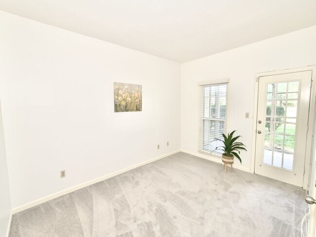 Building Photo - Beautifully Updated Three Bedroom Condo Ne...