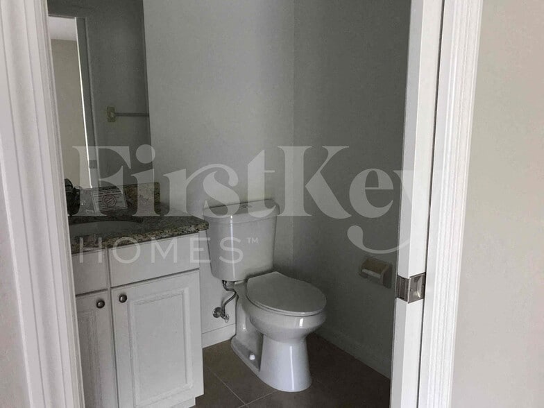 Building Photo - 11986 Booth Ave