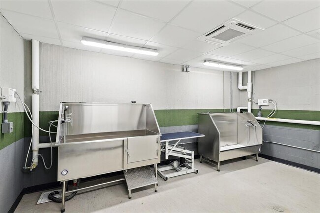 Building Photo - 2945 Cumberland Mall