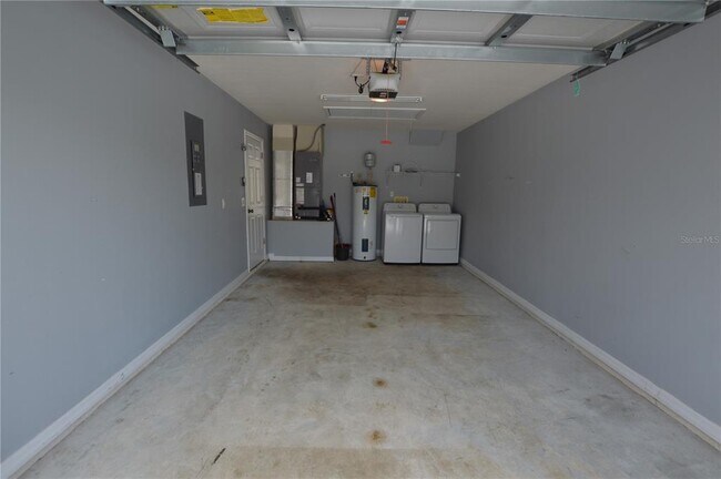 Building Photo - 42 Farmsworth Dr