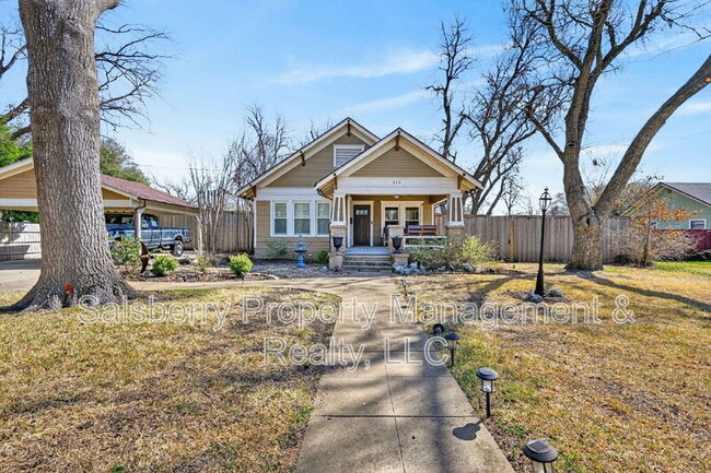 Building Photo - 212 N Grand Ave