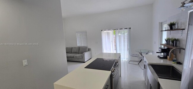 Building Photo - 2601 SW 24th Ave