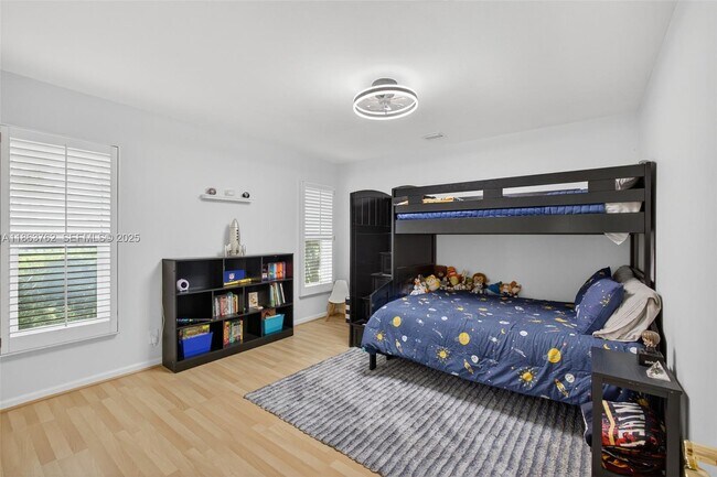 Building Photo - 15 Balfour Rd E