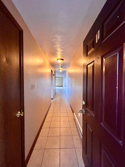 Entry - 8962 Porter Rd