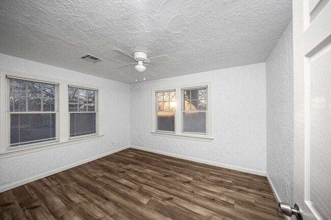 Building Photo - 1702 NW Euclid Ave