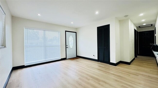 Building Photo - 7017 S Sandhurst Dr