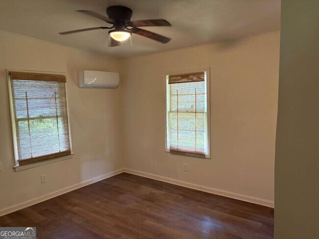 Building Photo - 4049 Villa Ave
