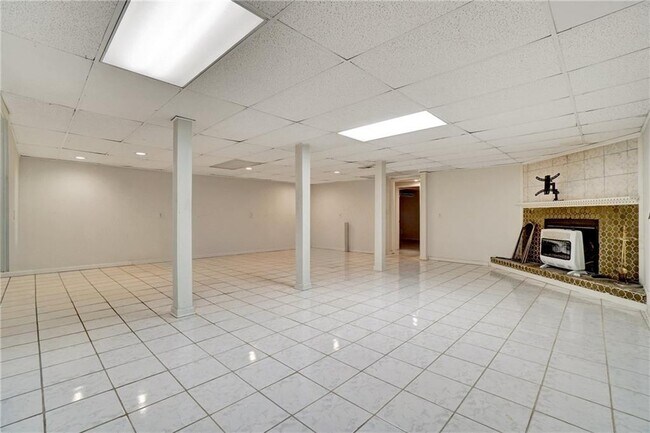 Building Photo - 648 Cativo Dr SW